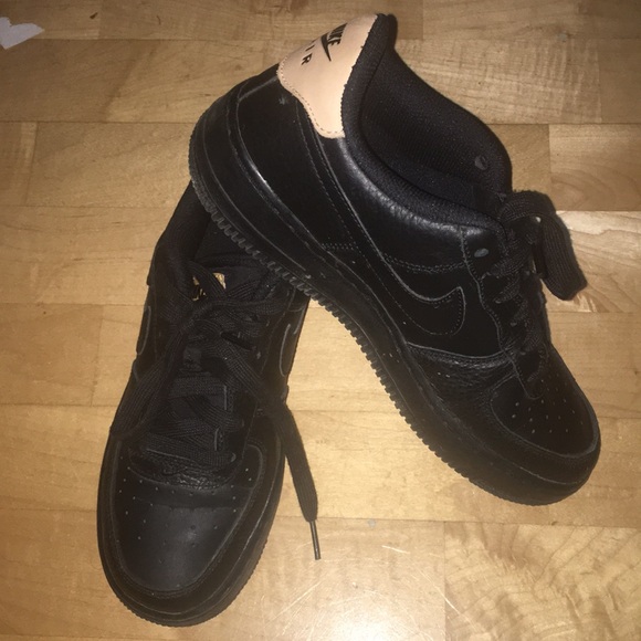 black low top forces